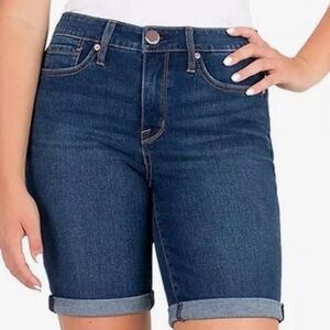 Seven 7 Sunset Bermuda Short. Rolled Cuff. Color Peak. Size 10